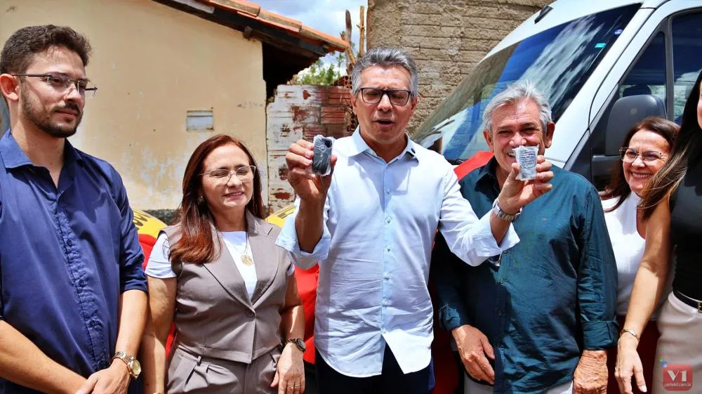 Prefeitura de Valença do Piauí amplia frota da Educação com duas novas vans para o transporte de alunos